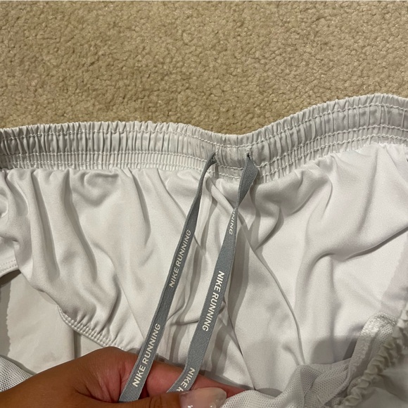 Nike Athletic Shorts White Lined Size Large - Picture 4 of 6